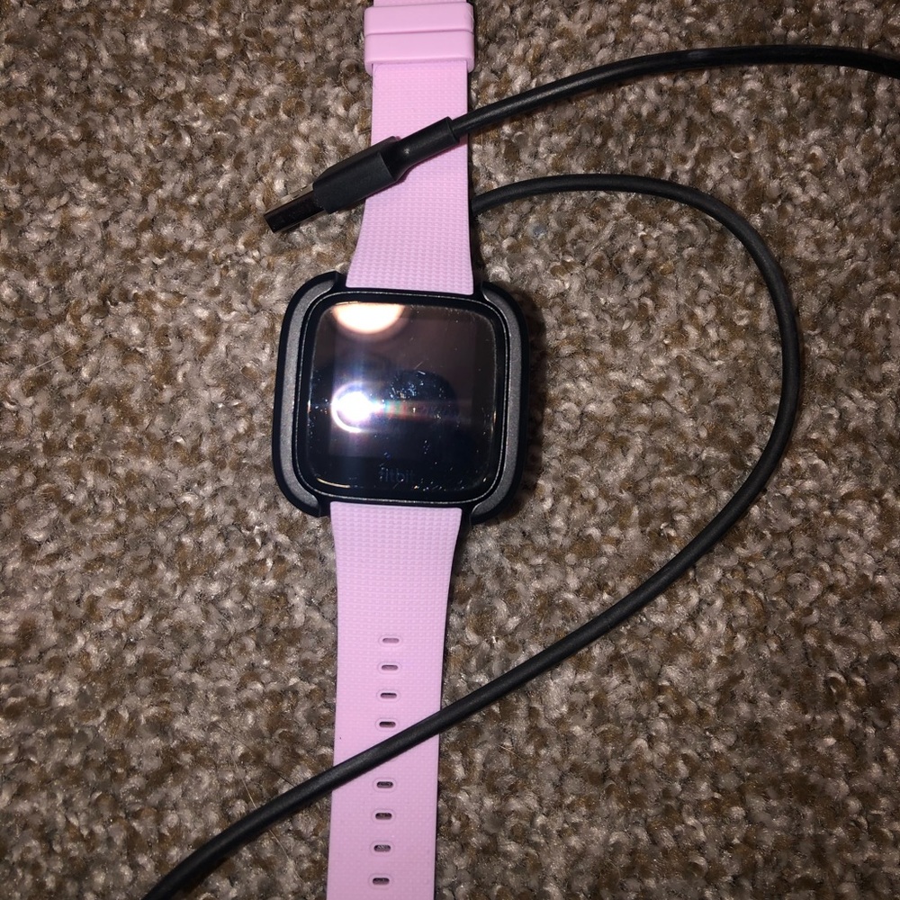 Fitbit Versa - image 2